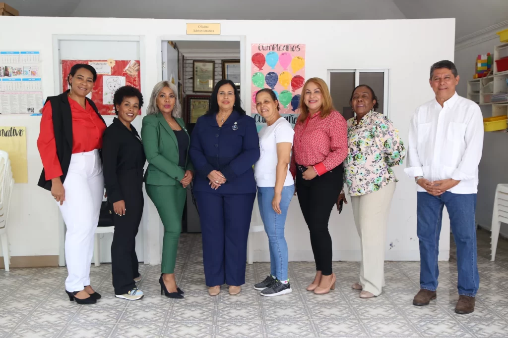 La Comisión Permanente de Niñez, Adolescencia y Familia de la Cámara de Diputados realiza visita al hogar de acogida Ama a tu Prójimo para niños en estado de vulnerabilidad
