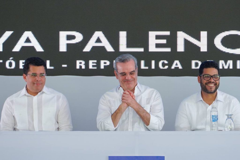 El presidente Luis Abinader y ministro de Turismo David Collado encabezan primer palazo de Tryp by Wyndham Playa Palenque con inversión de unos USD 20 millones