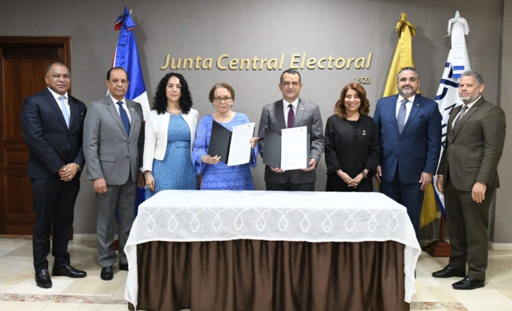 La Junta Central Electoral y el Ministerio Público firman acuerdo para que los presos voten en elecciones de 2024
