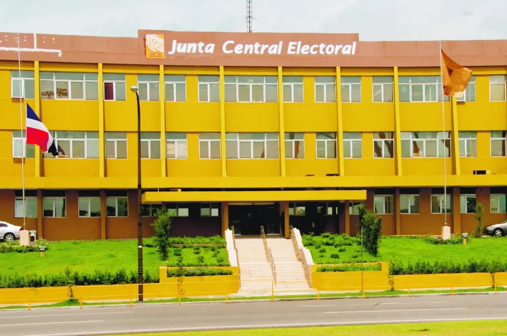 Junta Central Electoral modifica resolución y acoge parcialmente petición de partidos; amplía plazo de las reservas