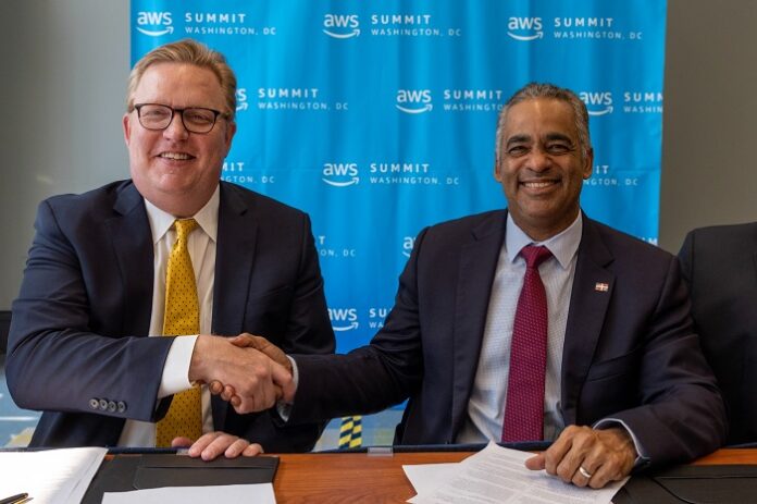 Gobierno rúbrica acuerdo de cooperación con Amazon Web Services