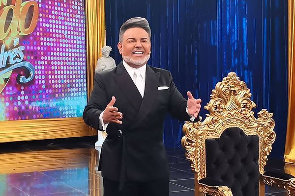 #VIDEO: Presentador de TV Andrés Avelino Hurtado despide durante transmisión en vivo del Miss Perú 2023 – La Pre’ a productor por un error de libreto; dice: “No lo voy a permitir, acá las cabezas se cortan inmediatamente”