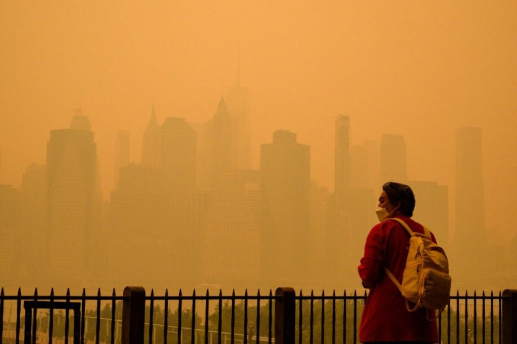 Alerta en Nueva York debido a aire con niveles insalubres por humo procedente de incendios forestales en Canadá