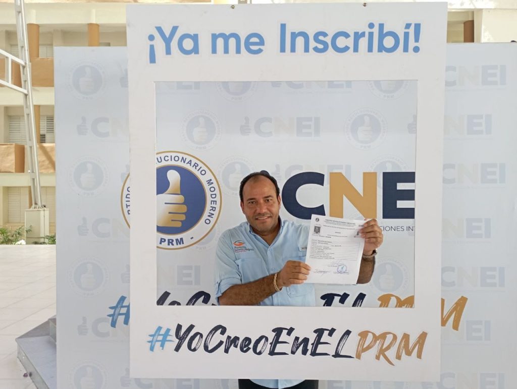#VIDEO ¡YA ES UNA REALIDAD! Salvador Holguín seguro y decidido a ser el legislador de los dajaboneros por el PRM; formaliza la inscripción de su proyecto político social Salvador Senador por la provincia Dajabón