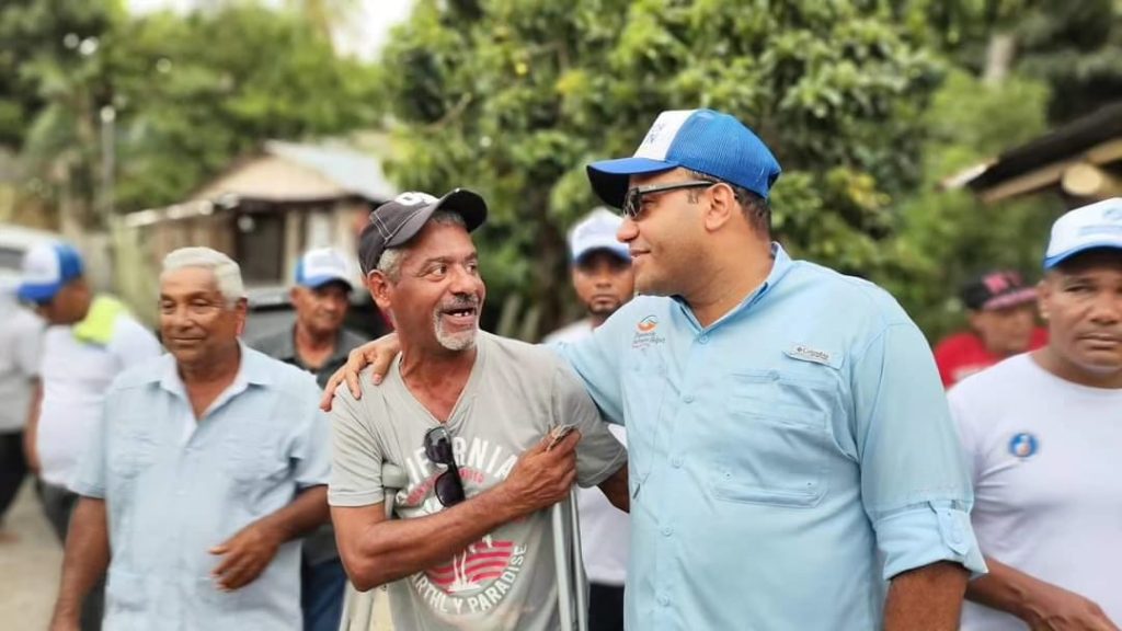 Pretendiente a senador Salvador Holguín logra gran simpatía en la provincia Dajabón