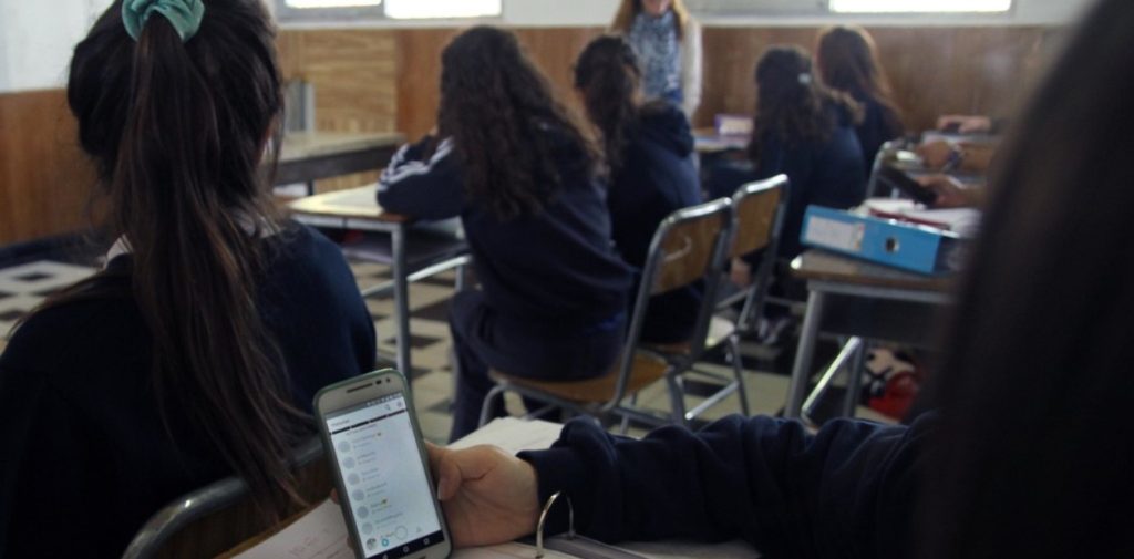 Gobierno finlandés presenta propuesta de ley que prohibir el uso de los móviles en la enseñanza primaria