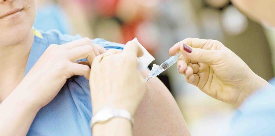 Ministro de Salud Pública Víctor Atallah anuncia jornada de vacunación contra la influenza en el Gran Santo Domingo