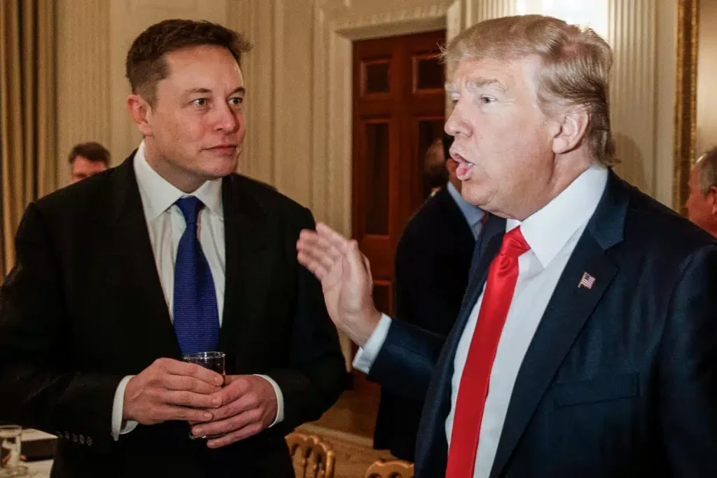 Empresario Elon Musk acompañará al candidato presidencial Donald Trump para esperar en Florida los resultados de las elecciones