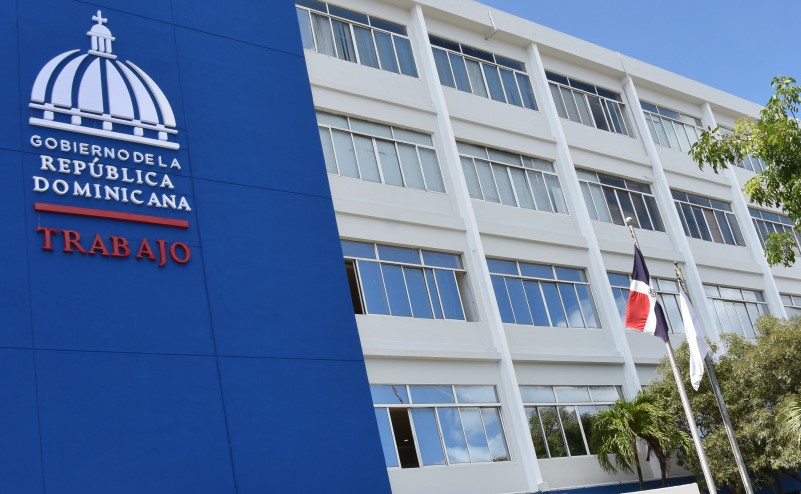 El Gobierno prolonga suspensión de labores hasta el jueves en provincias en alerta roja