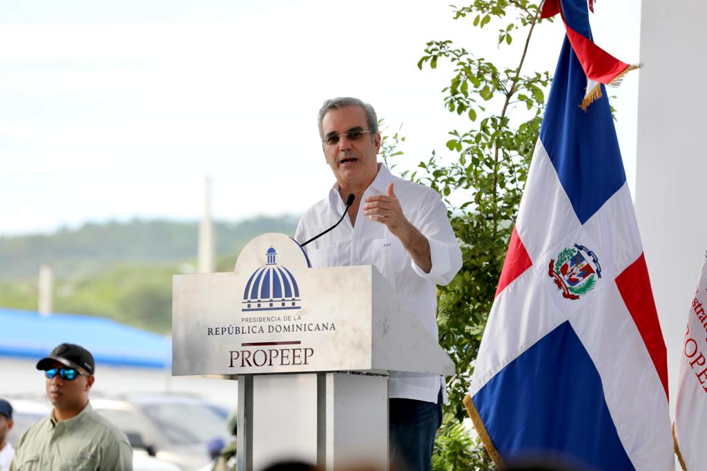 Gobierno de Abinader transforma el sector Ansonia con asfaltado histórico de RD$216 millones