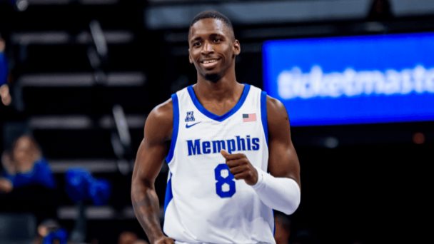 Jugador de baloncesto David Jones tuvo una espectacular actuación en el partido entre Spurs y Jazz en la pretemporada de la NBA