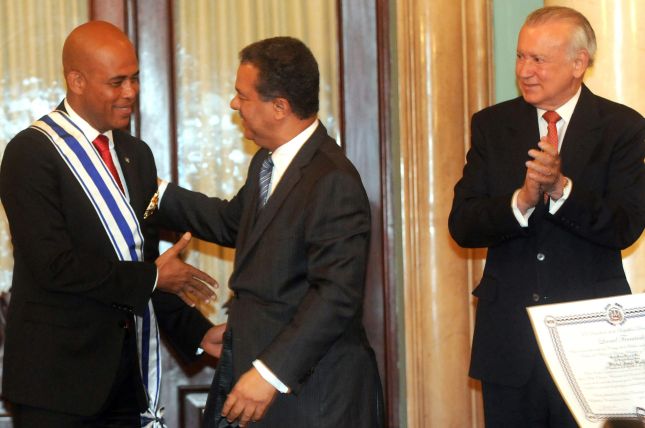 Leonel Fernández en el ojo del huracán por condecorar al polémico expresidente haitiano Michel Martelly