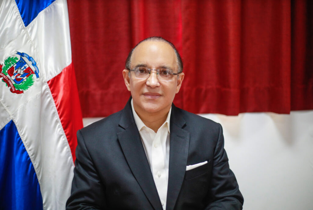 Federico Antún advierte que la improvisación y la pérdida de valores amenazan el bienestar de la sociedad dominicana