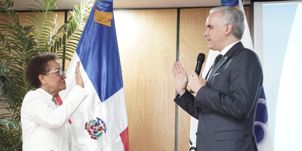Ministro de Educación, Luis Miguel De Camps, toma juramento a Dinorah García Romero como nueva rectora del Isfodosu