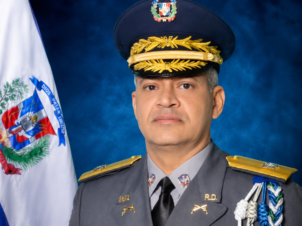 Jefe de Estado Luis Abinader otorga el rango de mayor general a Ernesto Rafael Rodríguez García y lo pone al mando de la Policía Nacional
