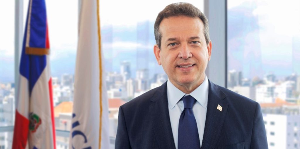 Primer mandatario Luis Abinader encarga a Víctor “Ito” Bisonó la conducción del Ministerio de Relaciones Exteriores mediante Decreto 554-26