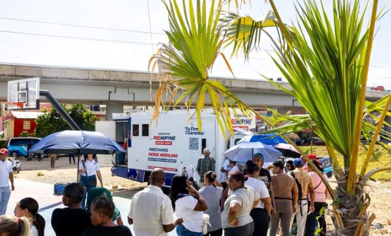 Promipyme destina financiamiento al barrio Enriquillo para impulsar comerciantes y emprendedores