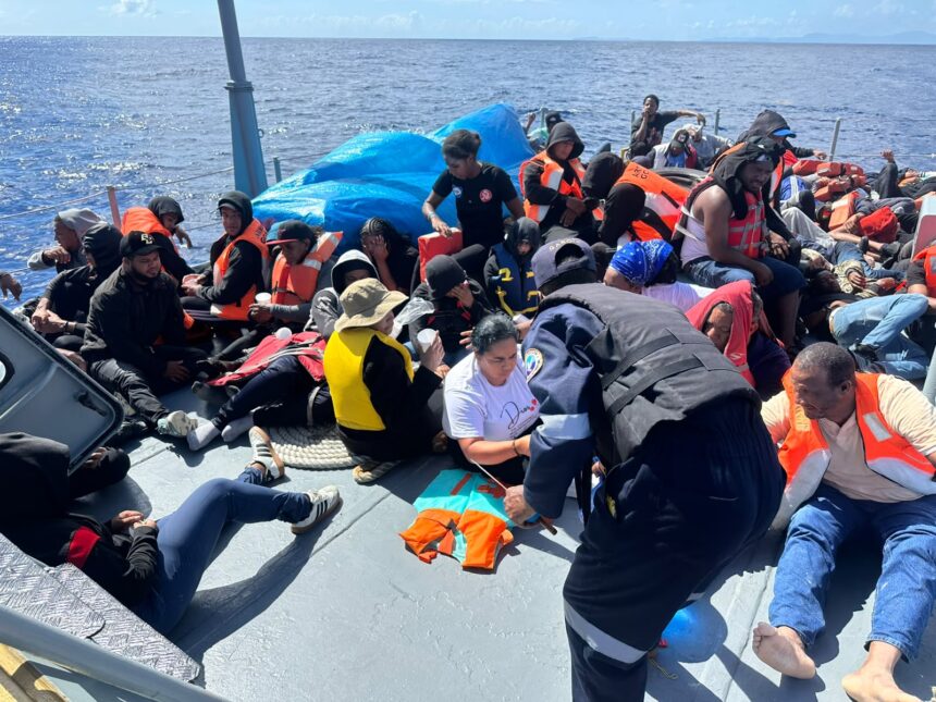 Detienen en Samaná embarcación con 59 personas durante operativo contra viajes ilegales