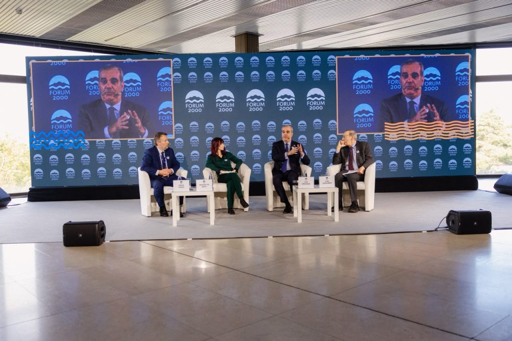 Presidente Luis Abinader resalta en Praga avances democráticos de República Dominicana y recalca fortaleza e independencia de las instituciones
