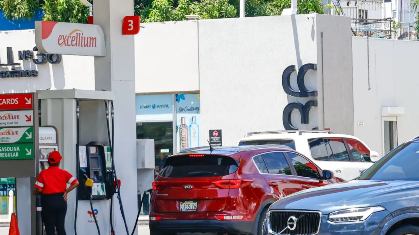 Gobierno deja estables los precios de las gasolinas, gasoil y GLP; avtur y kerosene reducen sus precios para la semana del 3 al 9 de octubre